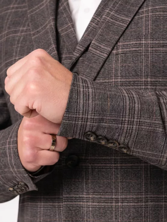 Костюм-тройка в клетку на высокий рост Каталог