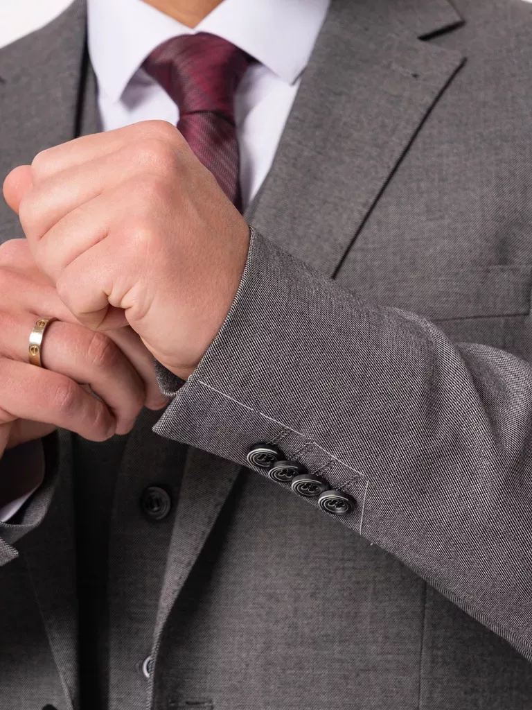 Как выбрать свадебный костюм для жениха: полное руководство