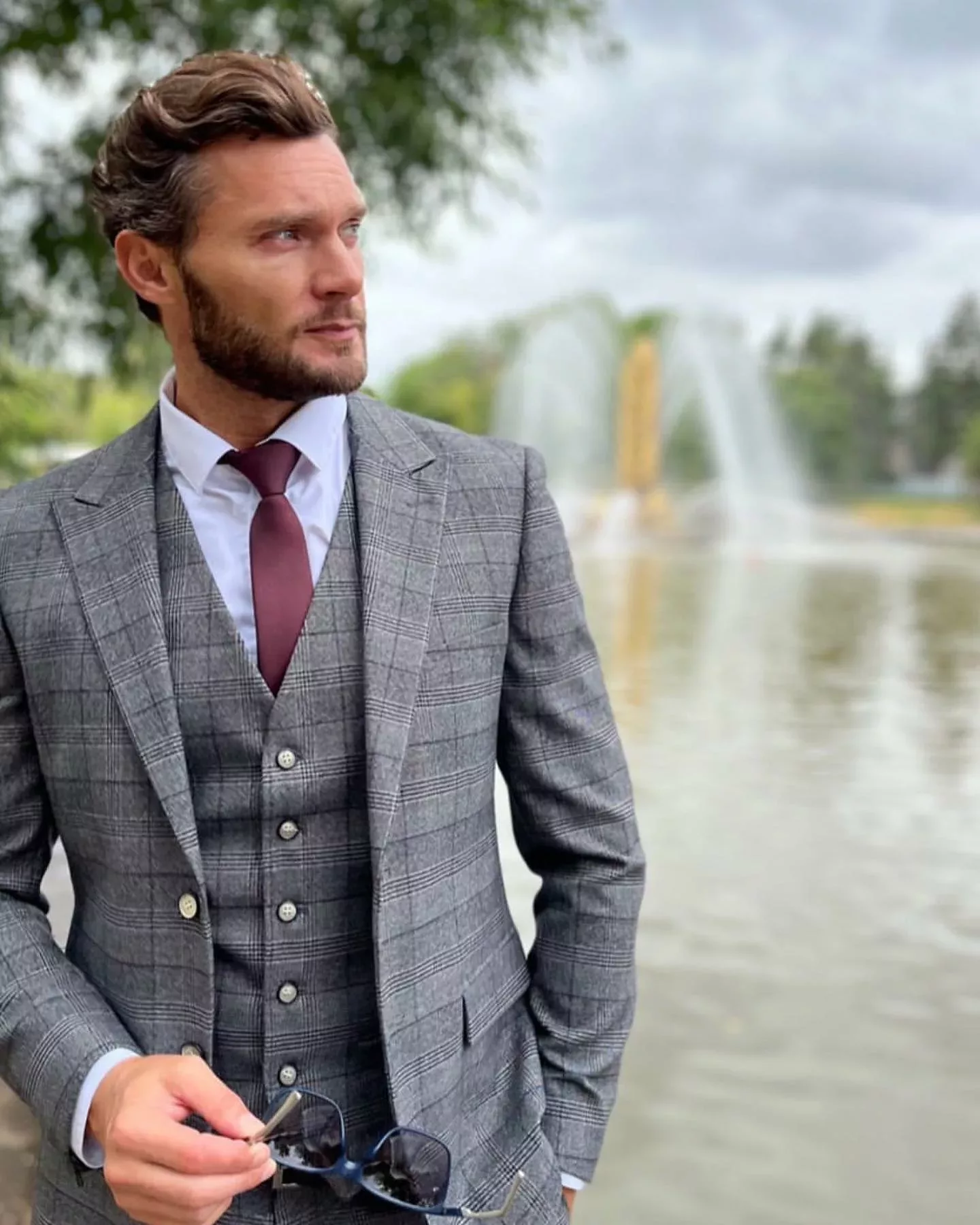 Как выбрать свадебный костюм для жениха: полное руководство