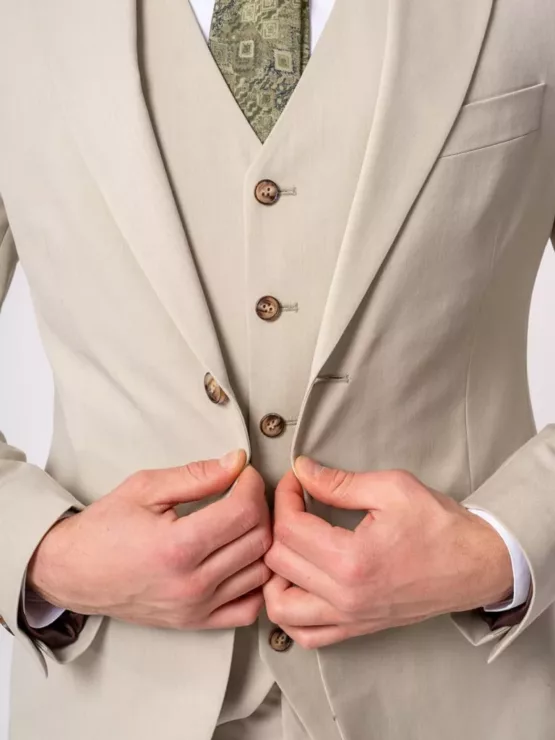 Костюм-тройка светло-фисташковый Каталог