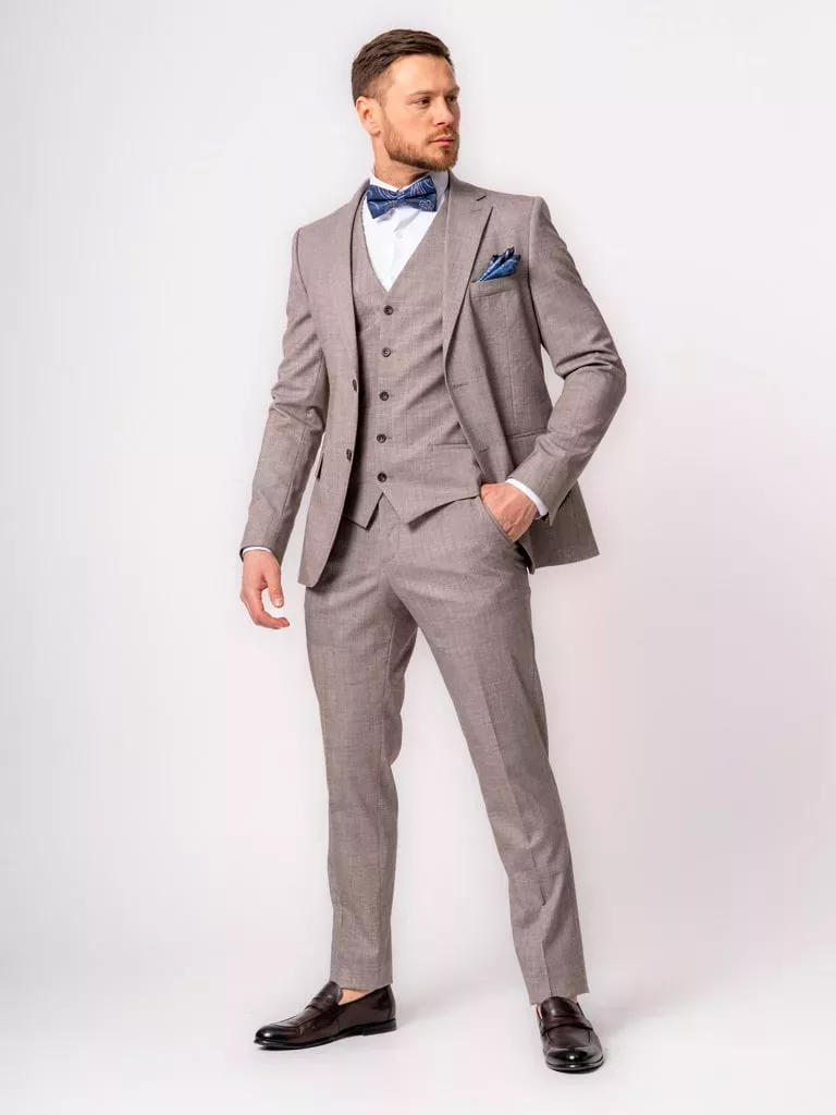 Костюм-тройка кофейный в клетку Каталог