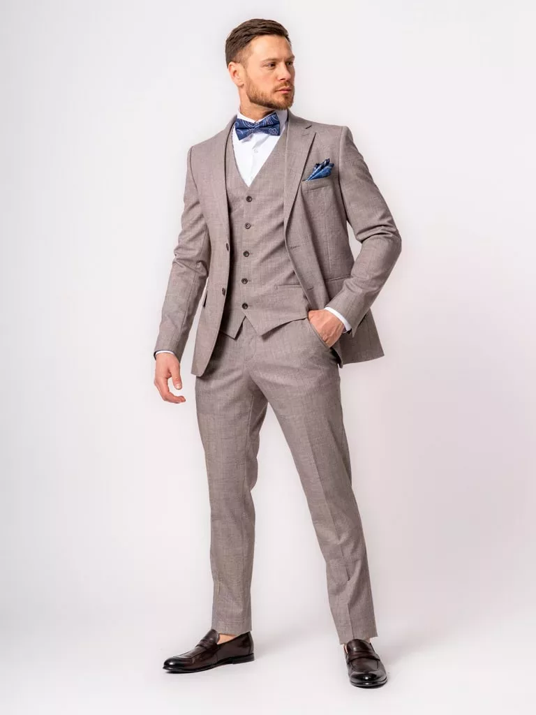 Костюм-тройка кофейный в клетку Каталог
