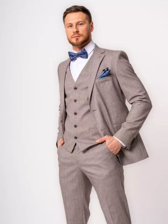 Костюм-тройка кофейный в клетку Каталог