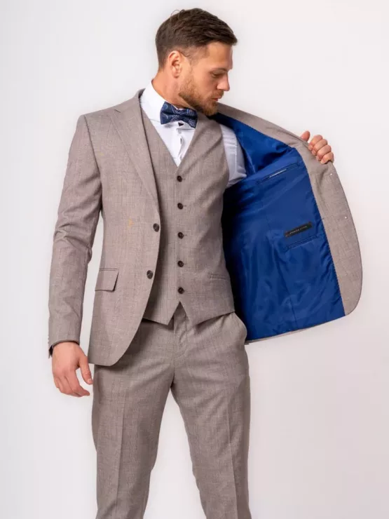 Костюм-тройка кофейный в клетку Каталог