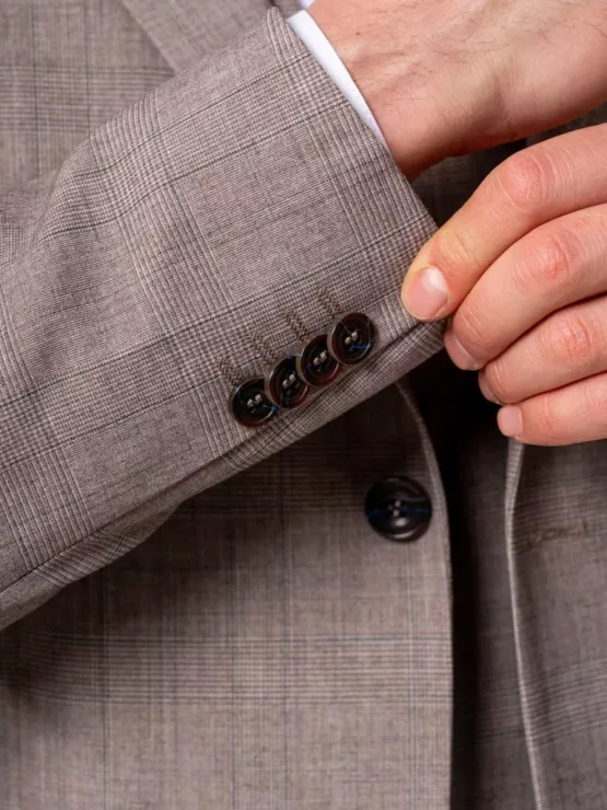 Костюм-тройка кофейный в клетку Каталог