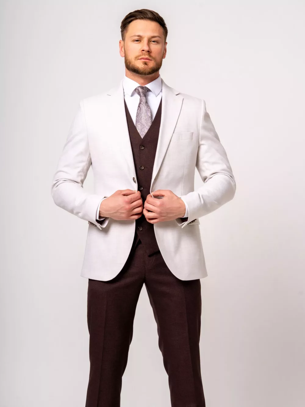 Костюм-тройка бежево-коричневый комбинированный Каталог