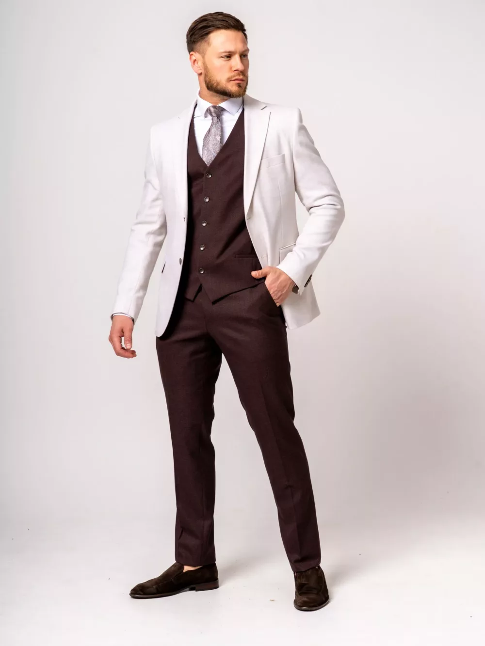 Костюм-тройка бежево-коричневый комбинированный Каталог