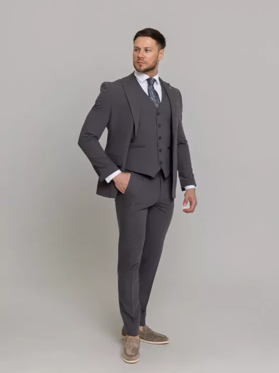 Костюм-тройка  дымчато-серый цвет Брючные мужские костюмы