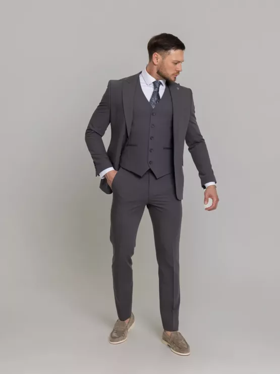 Костюм-тройка  дымчато-серый цвет Брючные мужские костюмы