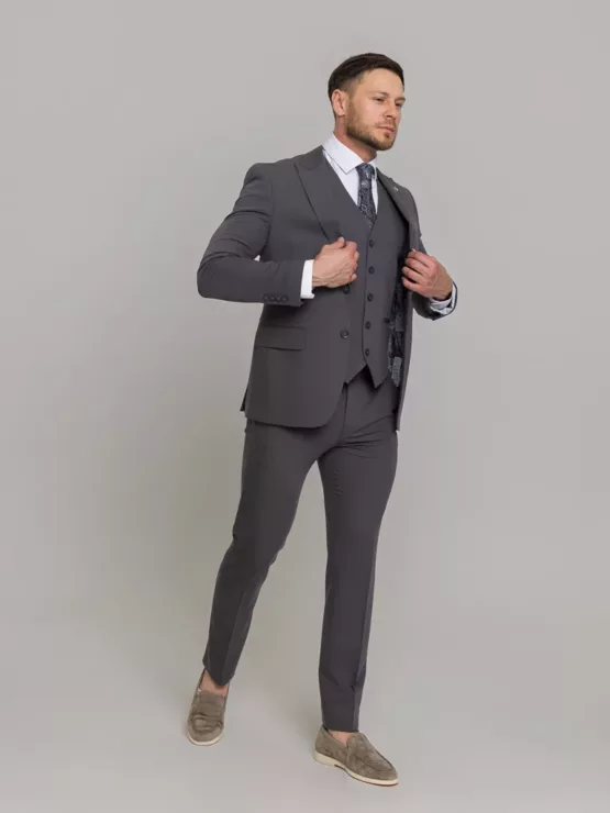 Костюм-тройка  дымчато-серый цвет Брючные мужские костюмы