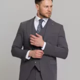 Костюм-тройка  дымчато-серый цвет Брючные мужские костюмы