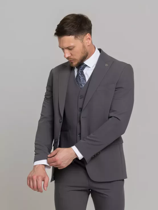 Костюм-тройка  дымчато-серый цвет Брючные мужские костюмы