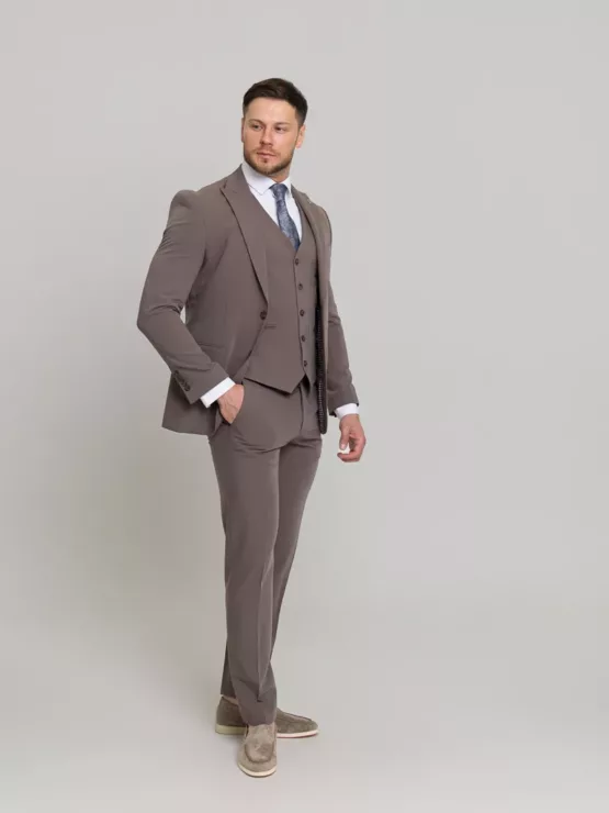 Костюм-тройка цвет визон Костюм на свадьбу