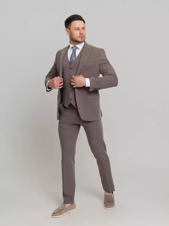 Костюм-тройка цвет визон Костюм на свадьбу