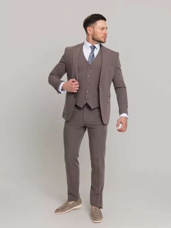 Костюм-тройка цвет визон Костюм на свадьбу