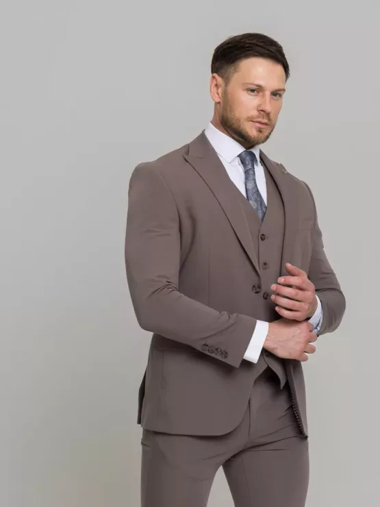 Костюм-тройка цвет визон Костюм на свадьбу