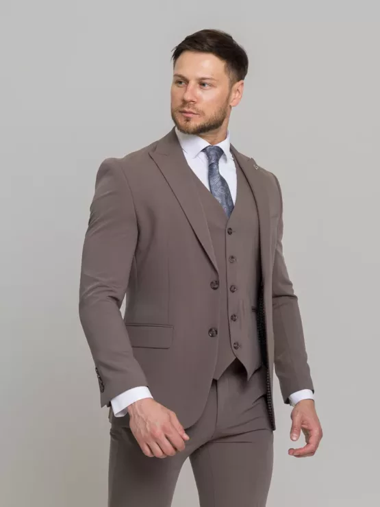 Костюм-тройка цвет визон Костюм на свадьбу