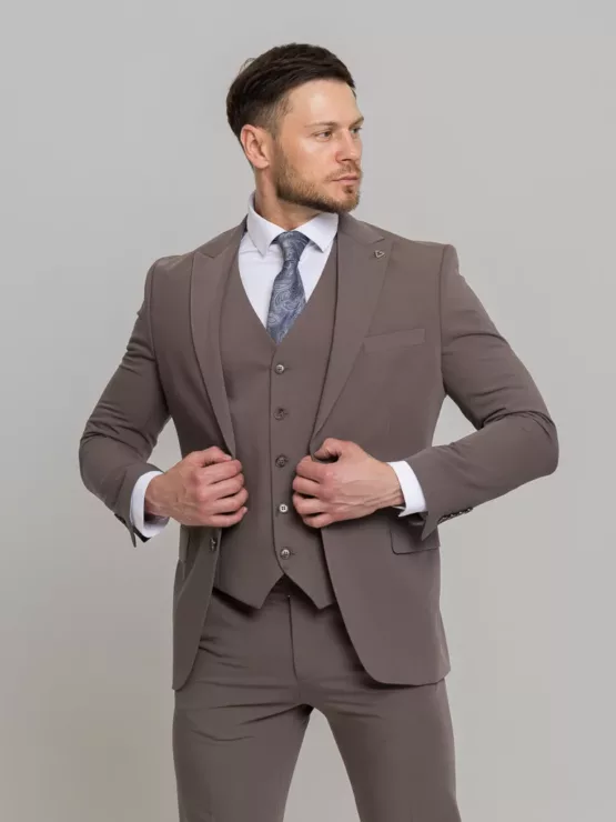 Костюм-тройка цвет визон Костюм на свадьбу